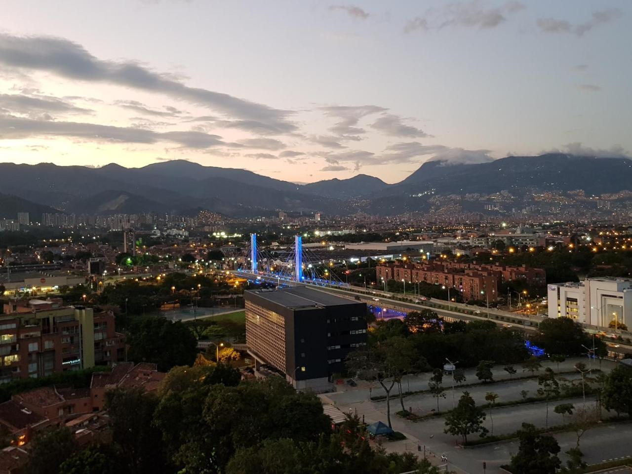 Aptos Alcazar Oviedo By Housy Host Μεντεγίν Εξωτερικό φωτογραφία